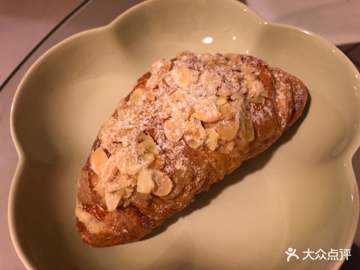 crostini杏仁牛角包图片