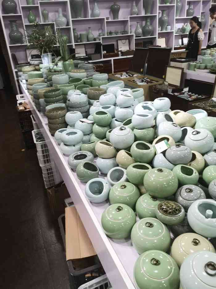 龙泉青瓷(千岛湖旗舰店)-"位有清水街里面的一家龙泉