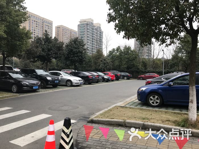 余姚市人民医院停车场-图片-余姚爱车