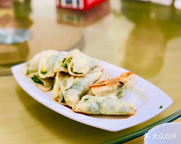 王家大院美食村韭菜鸡蛋锅贴图片