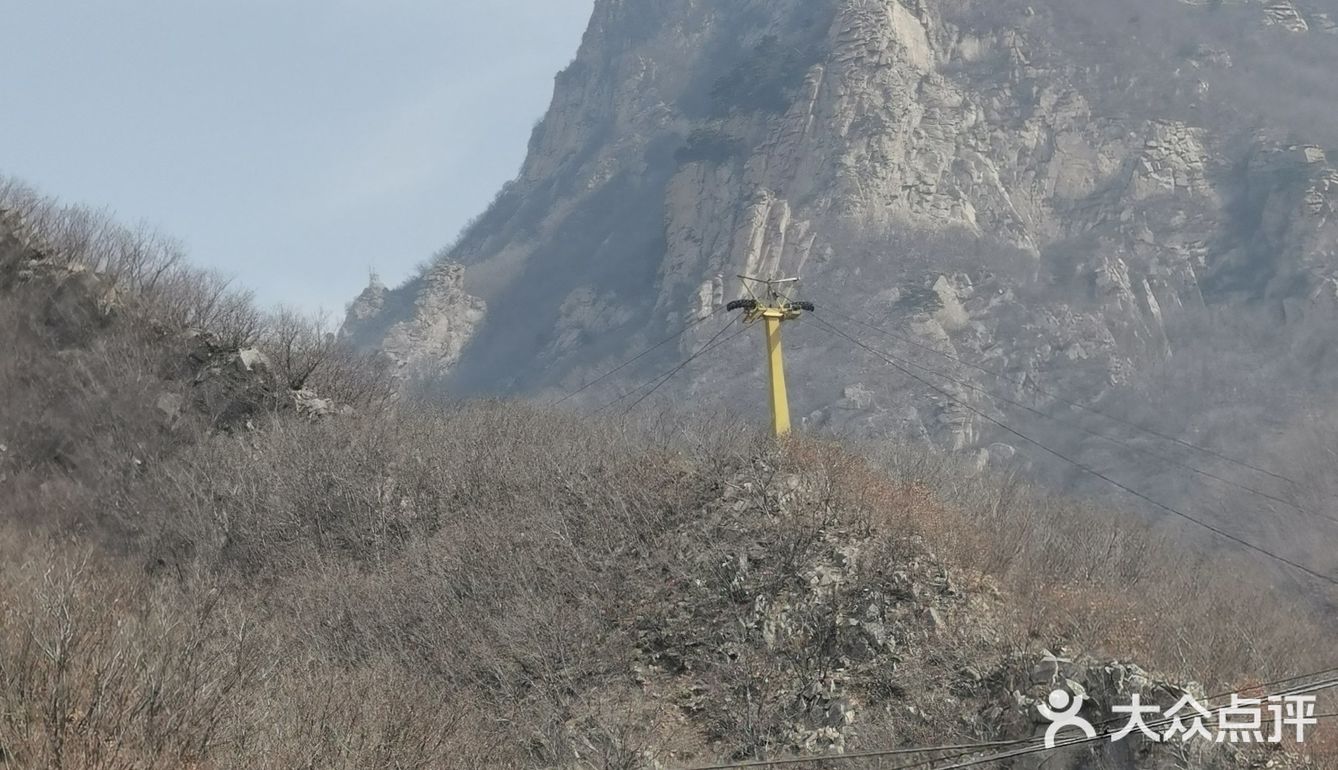 雪帽山修建了上山缆车暂未开放估计过去天气寒冷