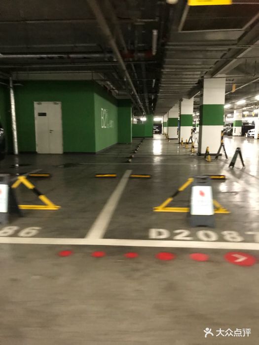 三里屯soho地下停车场(出入口)