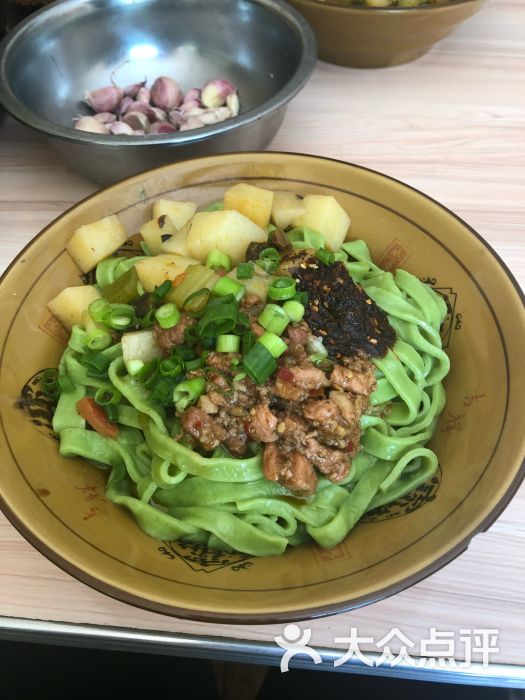 菠菜面肉臊子干拌图片 第2张