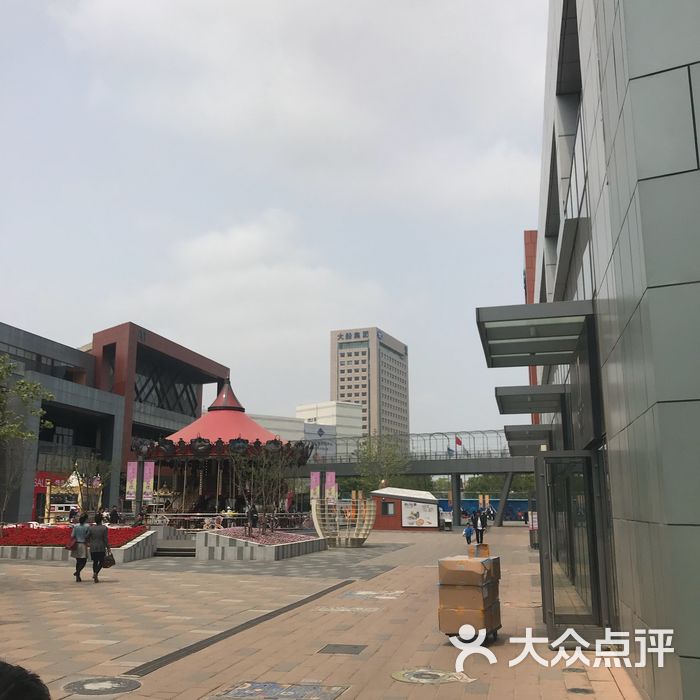 百年港湾奥特莱斯