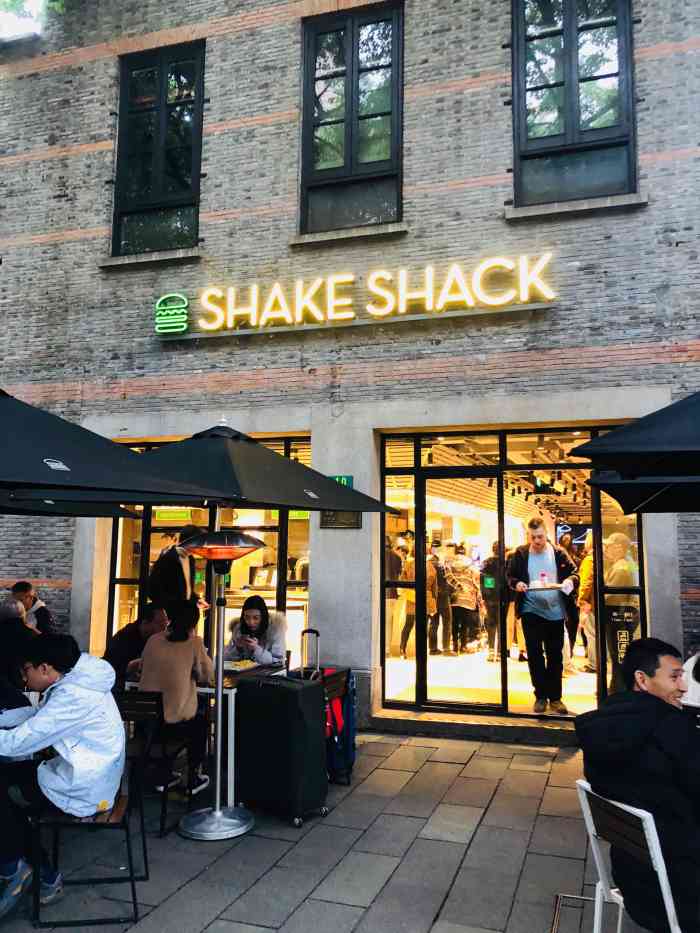 shake shack(上海新天地店)-"一家汉堡店今天刚被通知去这里吃,到了才