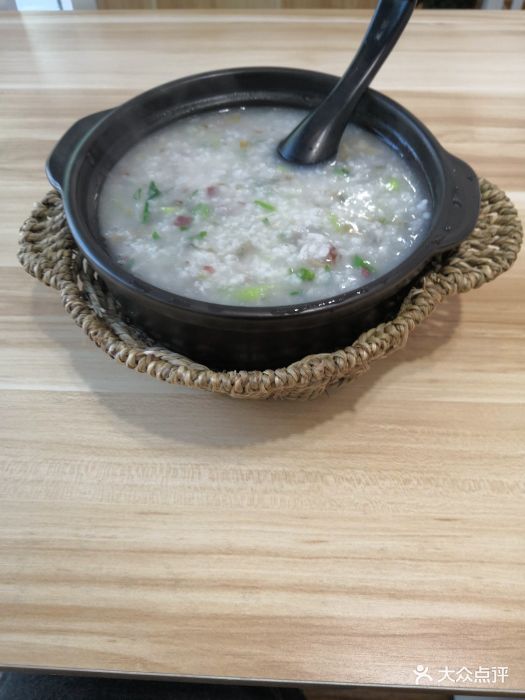 生滚牛肉皮蛋粥