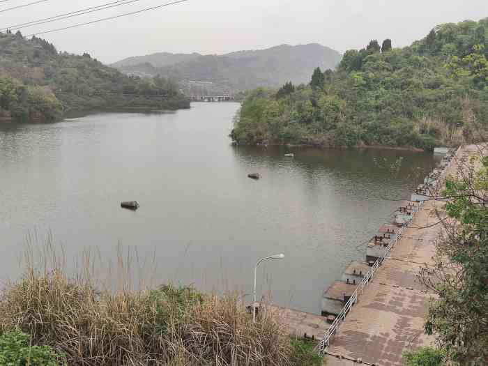 山门寺水库"本来有条大路直通水库,但是现在好像是御岭.