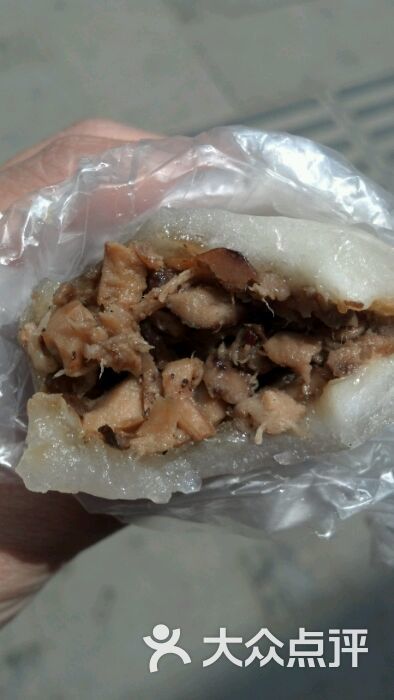金银包,里面是香菇和少许肉!