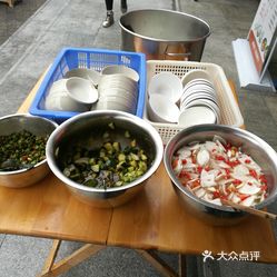 小吃快餐 青羊区 隆昌猪脚饭 人均:13元 份量足,可以加饭,米汤小菜