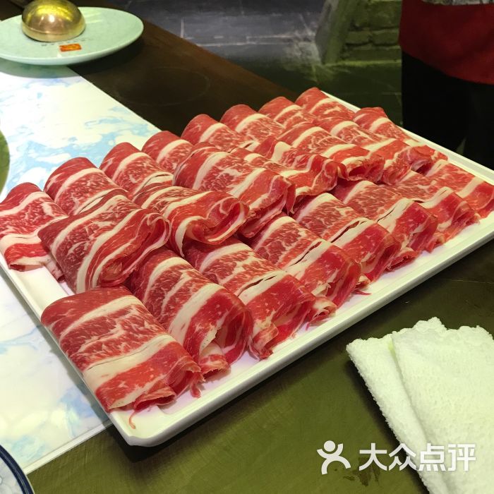 相间肥牛
