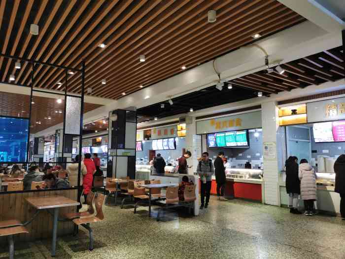 来成都大学培训一定不能错过网红食堂在五食堂一楼和二楼都遛了一下