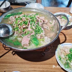 肖四女乐山跷脚牛肉人广店