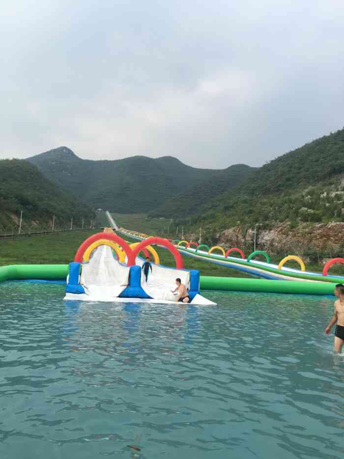 静之湖高山滑水乐园-"相当坑,小孩的手臂和腿脚被划的
