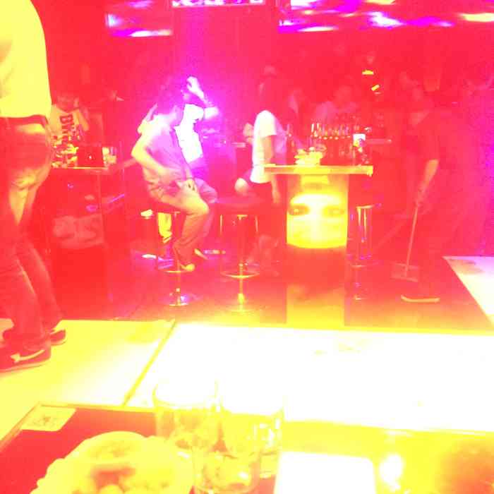 玛尔斯酒吧(银泰城北仑店"朋友来宁波玩,因为是工作日,所以想着想到