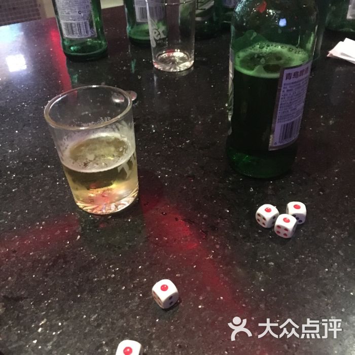 第一次给朋友面子来这边,结果我朋友手被啤酒瓶