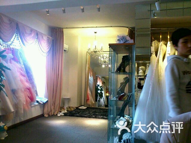 婚纱订制店_婚纱摄影店