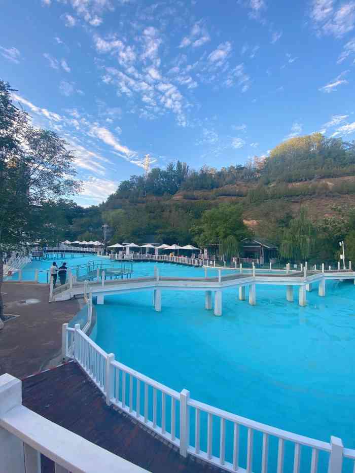 翠湖酒店-"位于大沙坪上面的五一山,环境不错,亭台楼.