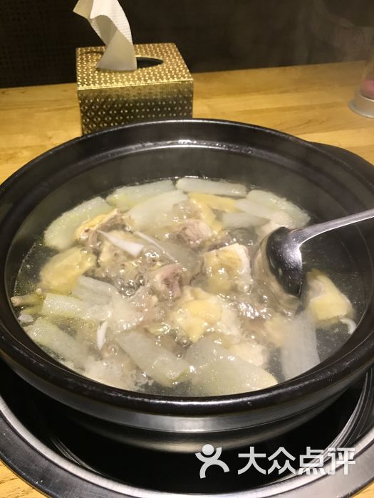 配菜选了水豆腐,鱼片和芋头.量稍微多了些. 椰子鸡汤很