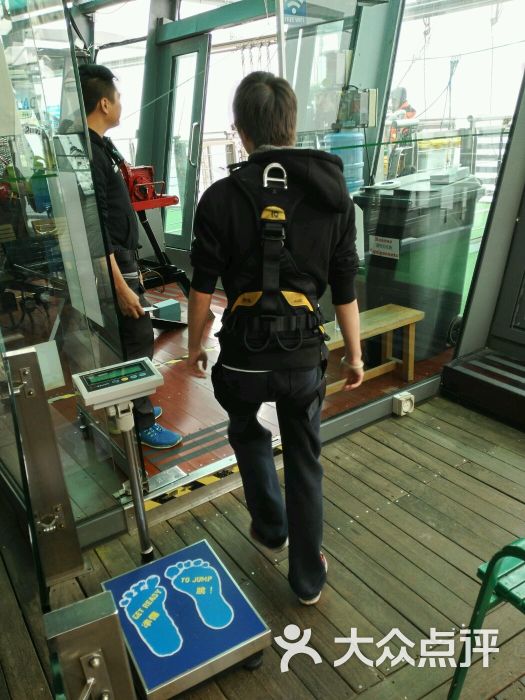 澳门旅游塔-要先称重的笨猪跳图片-澳门景点