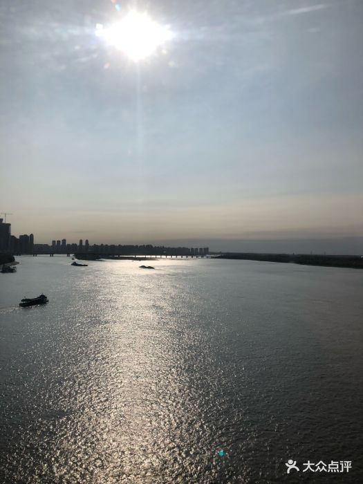2016\/6\/27松花江就在哈尔滨的城市中穿城而.