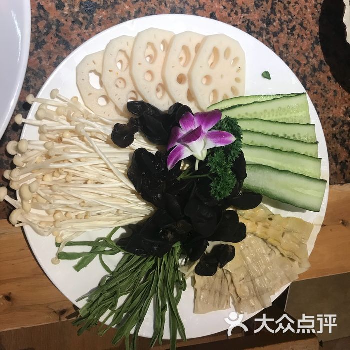 李记临江门鲜菜火锅