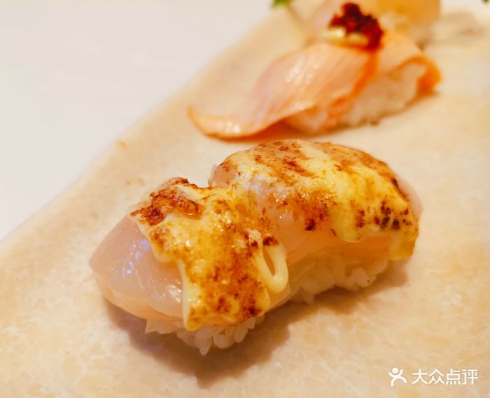 炙烧特大帆立贝寿司