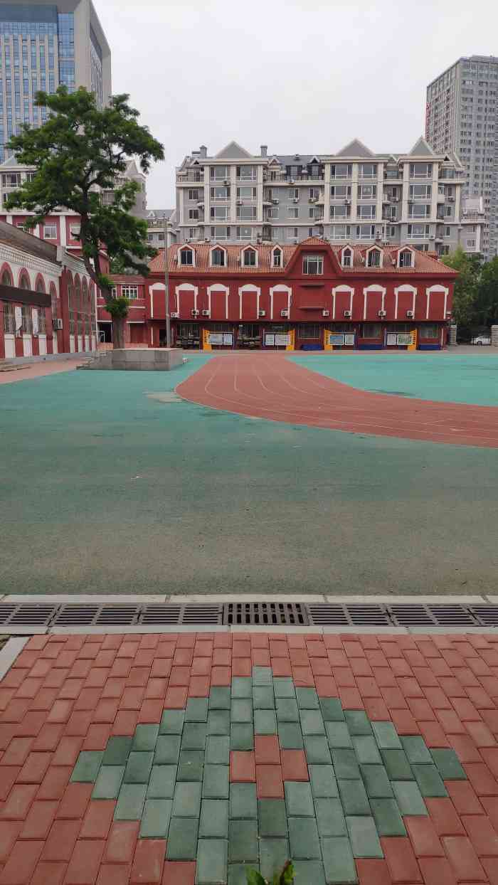 大连市沙河口区中心小学-"沙河口中心小学地脚一流,位于五一路马路边.