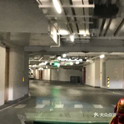 兴业太古汇停车场