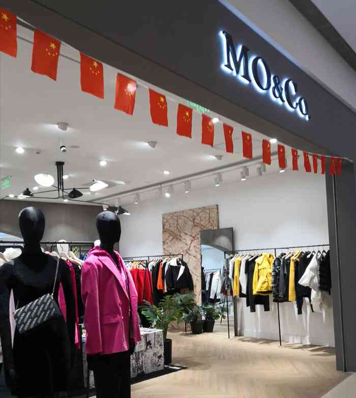 (万象城店)-"mo&co是国内的一个本土品牌服装,.