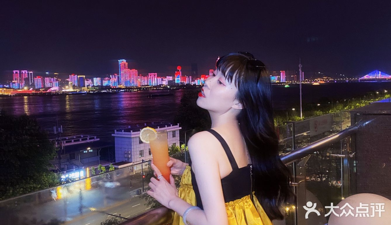 武汉最美夜景绝美江景湖景露天酒吧