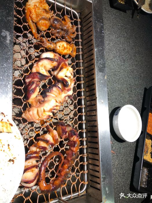 墨尔根·饭盒炭烤抖音巨型章鱼足图片