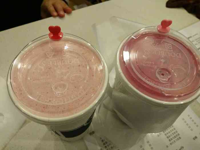 打分 店内喝奶茶偶遇外卖的两杯颜值超高的饮品