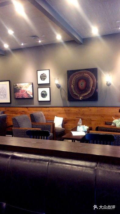 施虽不及当下不断发展的网红书店来得创新.-宁