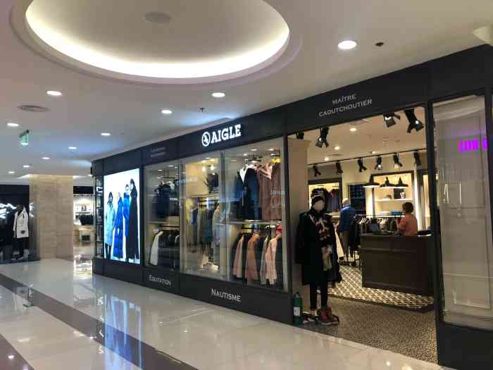 aigle(赛格尔购物中心店)-"位置赛格国际二楼的男装区