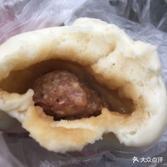 龙凤祥包子(定安中路店)鸡汁鲜肉包图片 - 第1张