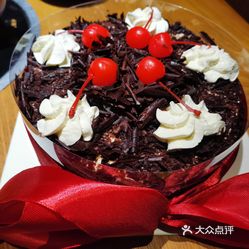 老婆很芒榴莲千层蛋糕(新大陆店)的黑森林巧克力生日蛋糕好不好吃?