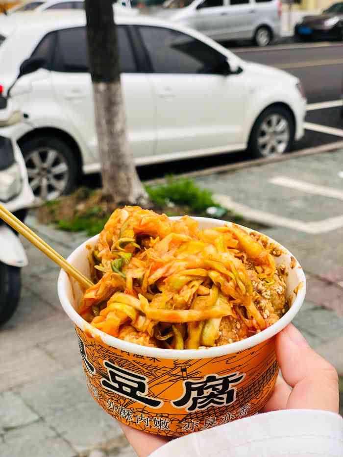 李记一绝泡菜臭豆腐-"位置在李记附近的分叉路口,还是