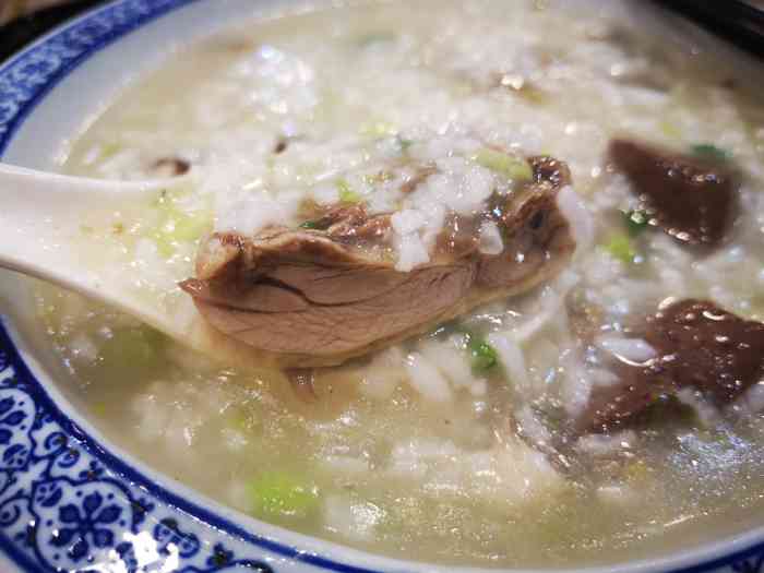 汀洲佬客家鸭肉粥(大儒店"洪甘路大儒世家永辉超市一层大门旁.