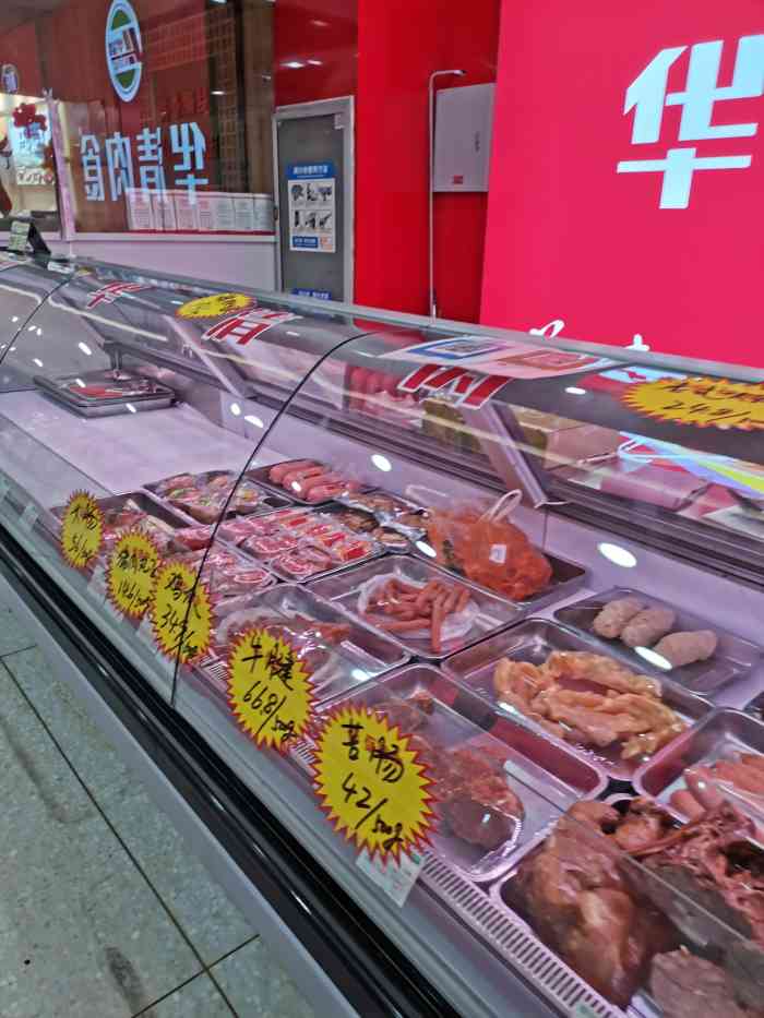 华清肉食是青岛市本地品牌,大小超市都有他家的专柜,这个公司上个