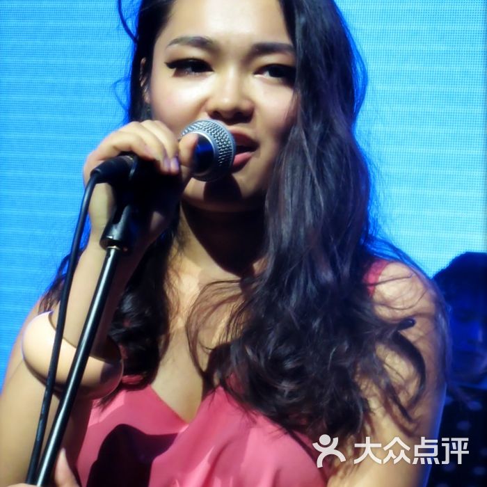 top1音乐酒吧爵士女歌手亚男图片-北京酒吧-大众点评网