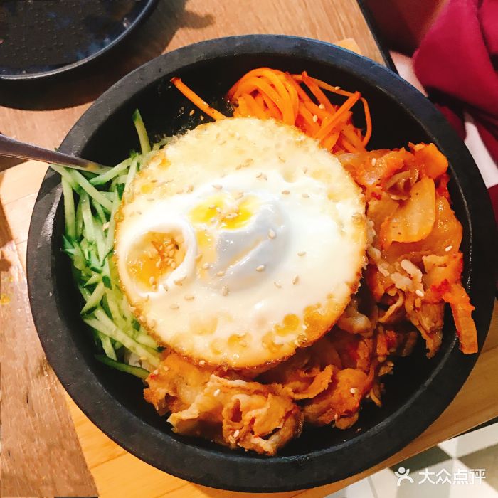 泡菜五花肉石锅拌饭