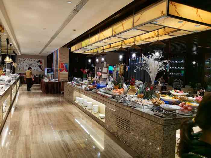 鑫远白天鹅酒店自助餐-"品种 偏少,口味,环境不错,烤.