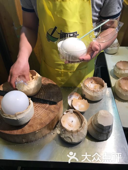 椰子下个蛋:抖音上的网红店,跟女朋友到上海.上