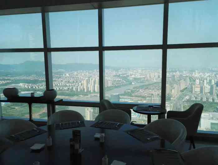 宜兴陶都半岛酒店"位置还不错,不远就有万达和博物馆.马桶不.