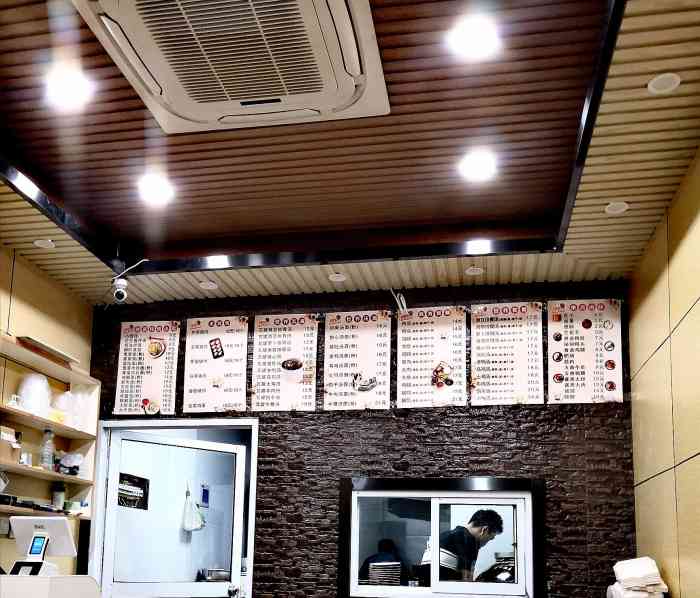福建沙县小吃(谈家渡路店)-"太差了 装修的沙县风格 连锁店 但是里面.