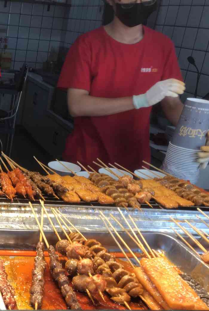 老季洪季大面筋(直营店)-"香港城旁边的骉街,小吃一条
