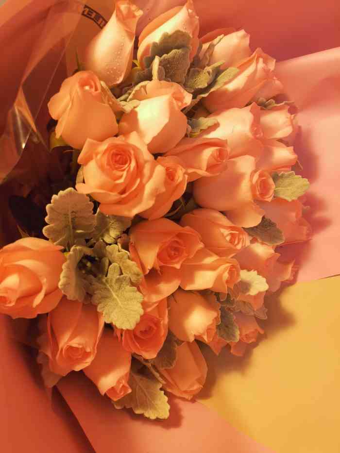 华丽鲜花店(万达广场店)-"儿生日母难日,送给母亲的花