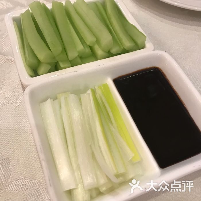 葱丝拼瓜条