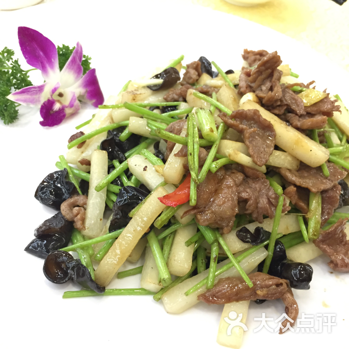 青苗白薯木耳炒牛肉