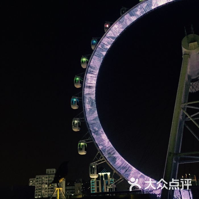 顶部摩天轮夜景